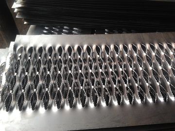 Chine Anti bandes de roulement d'escalier de glissement acier inoxydable en aluminium/galvanisé/pour l'usage d'escalier et de plancher fournisseur