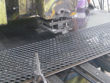 Chine Panneaux perforés faits sur commande de feuillard pour la résistance à la corrosion décorative extérieure fournisseur