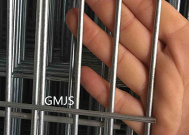 Chine panneaux soudés de grillage galvanisés par 2.0-4.0mm pour la petite cage d'animaux familiers fournisseur