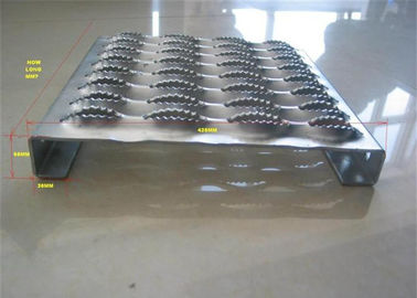 Chine Planches de plaque métallique de poignée de contrefiche de sécurité de bandes de roulement d'escalier anti de dérapage en aluminium et en acier fournisseur