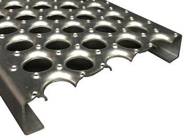 Chine Plancher discordant de feuillard de la perforation O de poignée de sécurité de contrefiche perforée en aluminium de poignée fournisseur