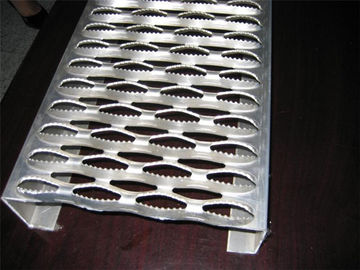 Anti résistance à la corrosion perforée par sécurité de plaque métallique de haute résistance de poignée en métal de dérapage